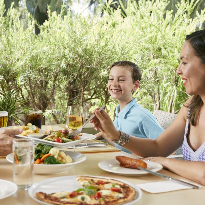 Family dining at Geckos